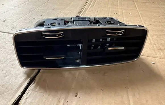 Audi A8 S8 D4 4H Rear air vent grill 4H0819203A