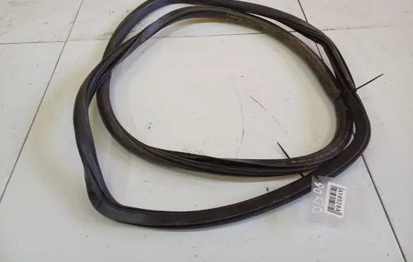 Skoda Octavia Mk2 (1Z) Rubber seal front coupe door 