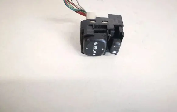 Toyota Corolla E120 E130 Wing mirror switch 183574