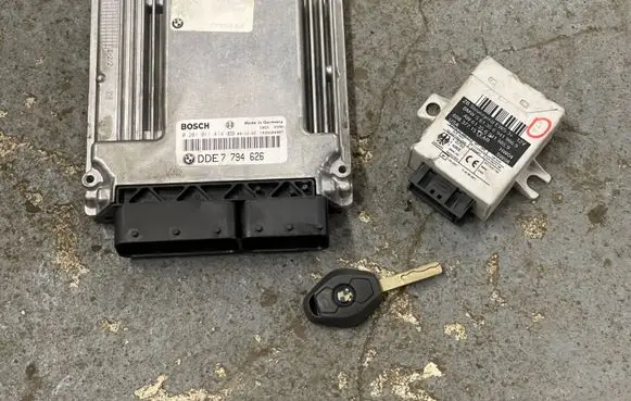 BMW X5 E53 Engine control unit/module 7794626 1039S04407 0281011414