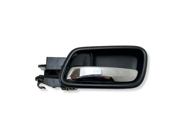 Honda CR-V Front door interior handle 