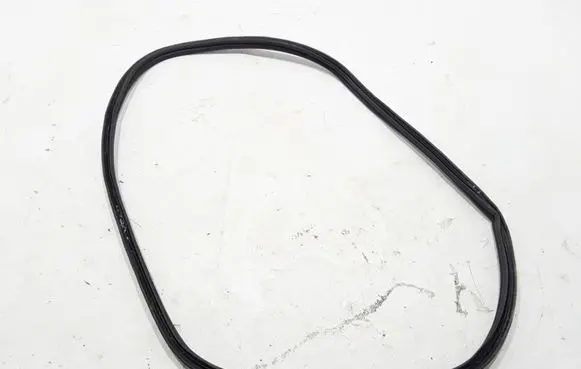 Trunk rubber seal (body)
