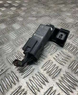 Volkswagen Tiguan Glow plug pre-heat relay 04L907281 PA66GF30 51299026