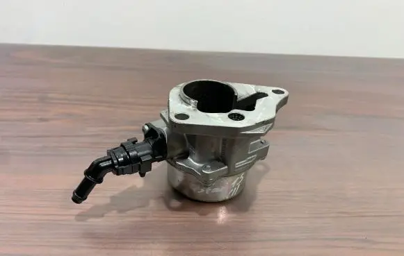 Nissan Qashqai Vacuum pump 705641000