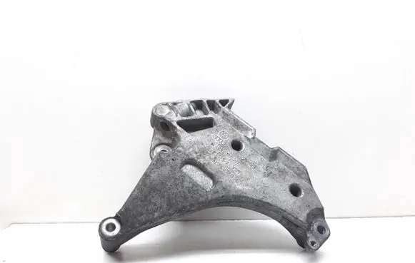 Engine mounting bracket