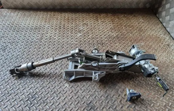 Ford Focus Steering wheel axle BV6N3C529AF