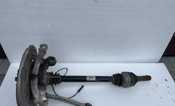 BMW M3 F80 Rear wheel hub 2284616