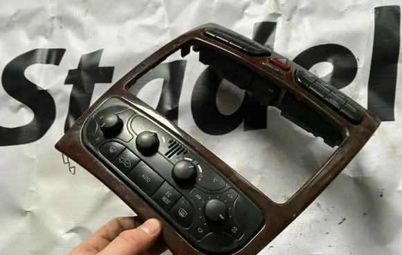Mercedes-Benz C W203 Radio/GPS head unit trim A2036804639 2036804639