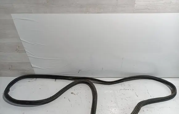 Fiat 500L Seal rubber (tailgate) 735568356