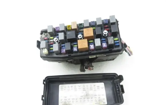Chevrolet Captiva Fuse box set 96821095