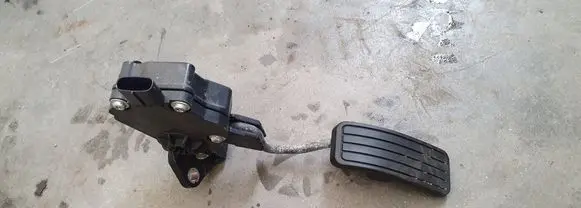Subaru Tribeca Accelerator throttle pedal 36010XA020 10J31A00073