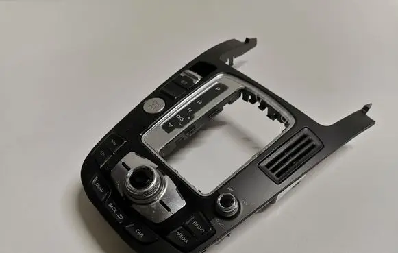 Head unit multimedia control