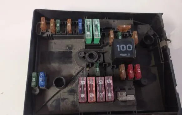 Volkswagen Golf V Fuse module 017181301 017181281D