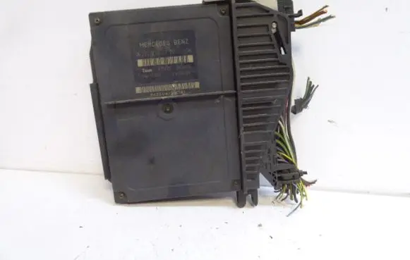 Mercedes-Benz E W210 Comfort/convenience module 2108203926