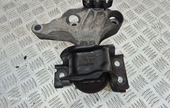 Engine mount bracket