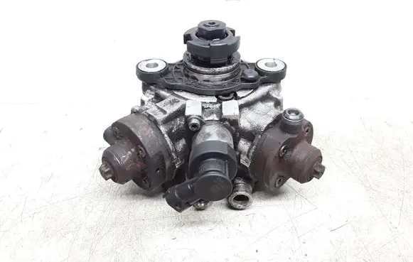 Volvo XC60 Fuel injection high pressure pump 31272896 0445010618