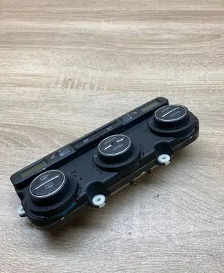 Volkswagen PASSAT B6 Climate control unit 74677532