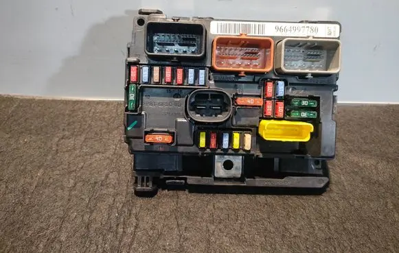 Citroen DS3 Fuse module 9664997780