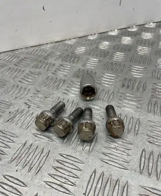 BMW 5 E60 E61 Anti-theft wheel nuts and lock 