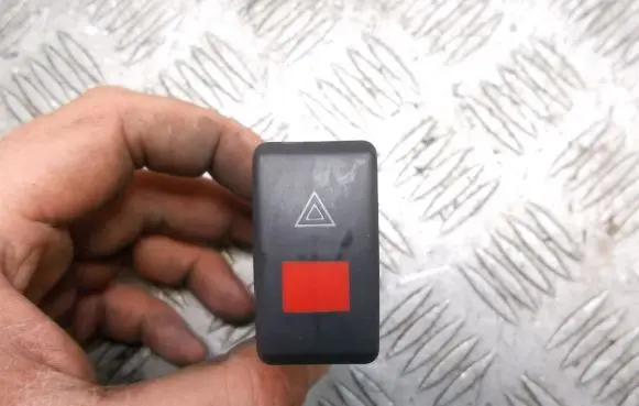 Volkswagen PASSAT B5.5 Hazard light switch 1U0953235F