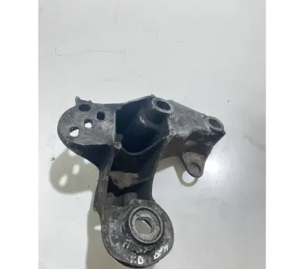 Audi A4 S4 B7 8E 8H Engine mounting bracket 8E0199352N