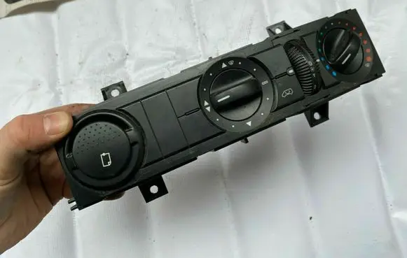 Mercedes-Benz Sprinter W906 Climate control unit A9068300485 9068300485