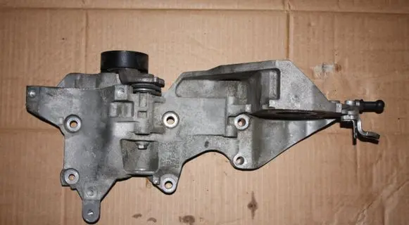 Volkswagen Golf VI Generator/alternator bracket 03L903143K