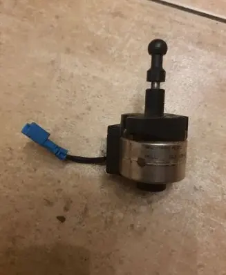 Headlight level adjustment motor