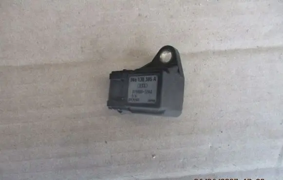 Audi A6 S6 C4 4A Air pressure sensor 046130385A