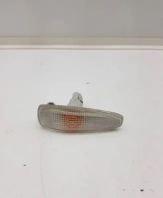 Mitsubishi L200 Front fender indicator light
