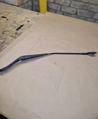 Volvo V70 Front wiper blade arm 31276003