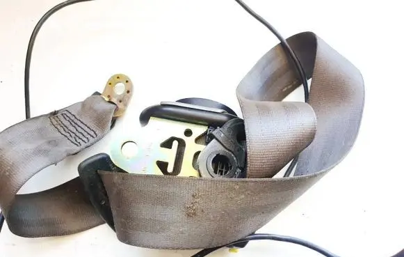Middle seatbelt (rear)