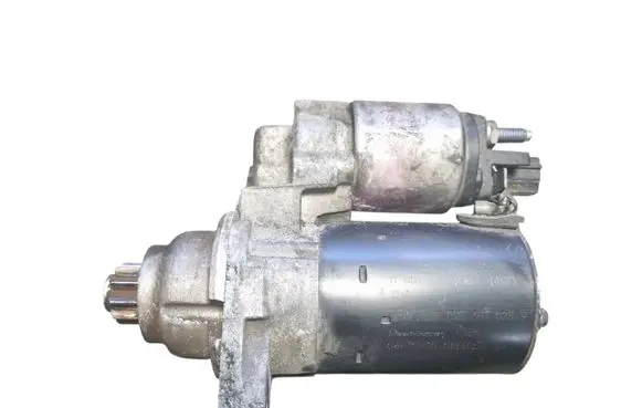 Volkswagen Golf V Starter motor 0001120406