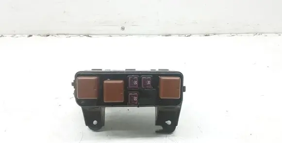 Toyota Avensis Verso Fuse module