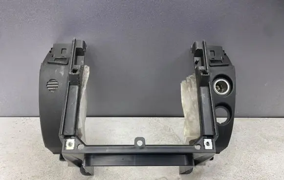 Radio/GPS head unit trim