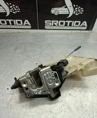 Mercedes-Benz E W210 Rear door lock 202720435