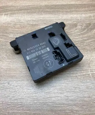Mercedes-Benz E W211 Door control unit/module 2118201526