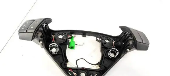 Steering wheel buttons/switches