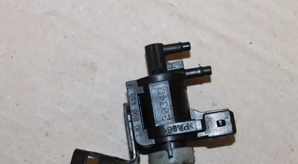 Volkswagen PASSAT B5.5 Vacuum valve 1J0906283A