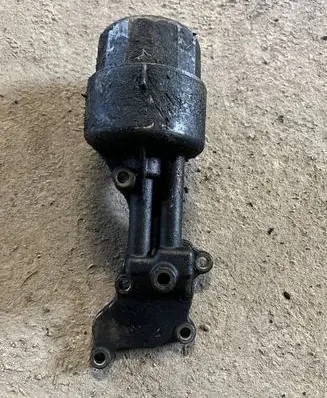 Nissan Almera N16 Oil filter mounting bracket