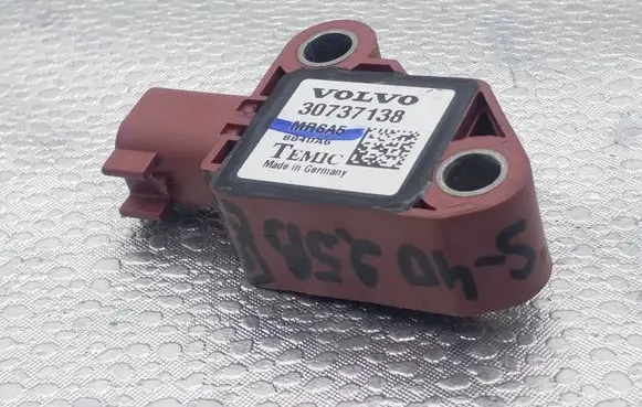 Volvo C30 Airbag deployment crash/impact sensor 30737138 MR6A5 8840A6