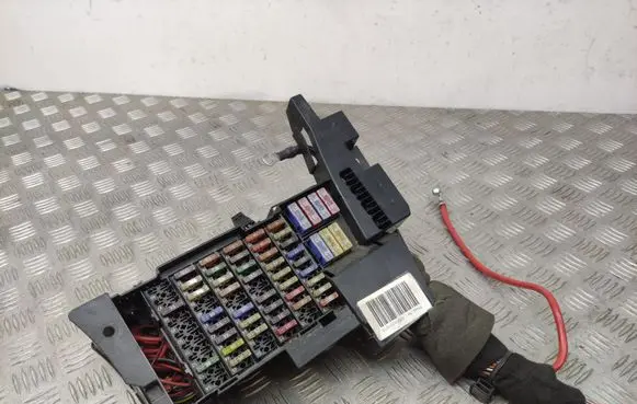 Mercedes-Benz B W245 Fuse module A1695451740