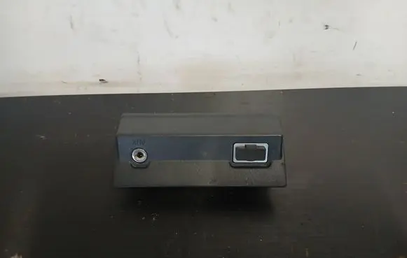 Volvo V70 USB socket connector 1820772 1303579