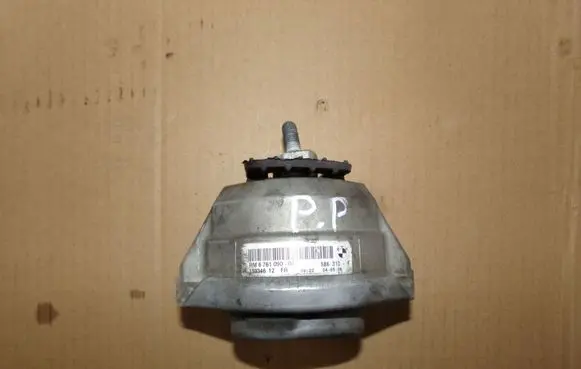 BMW 5 E60 E61 Engine mount bracket 6761090