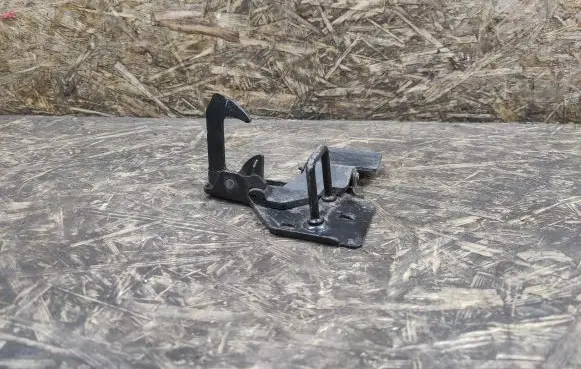 Volkswagen Cross Polo Engine bonnet/hood lock/catch 6Q0823480D
