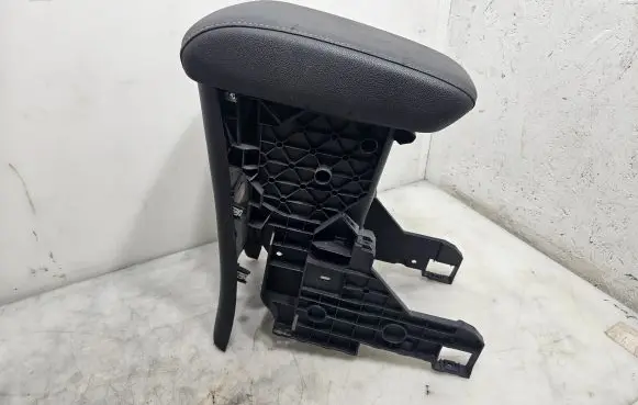 Opel Astra K Armrest 39030127