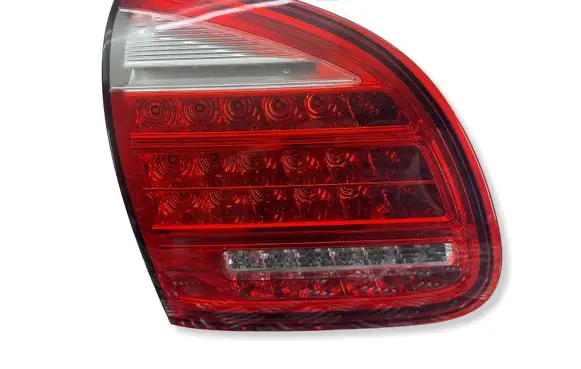 Porsche Cayenne (92A) Tailgate rear/tail lights 7P5945093K 89090773
