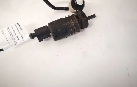Volkswagen Touran I Windscreen/windshield washer pump 