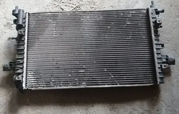 Opel Astra H Coolant radiator 13170111