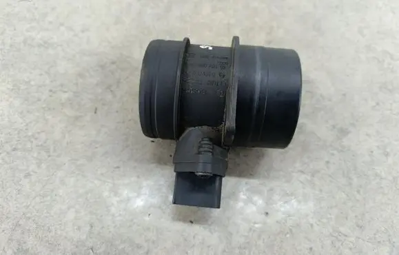 Volkswagen PASSAT B6 Mass air flow meter 074906461B